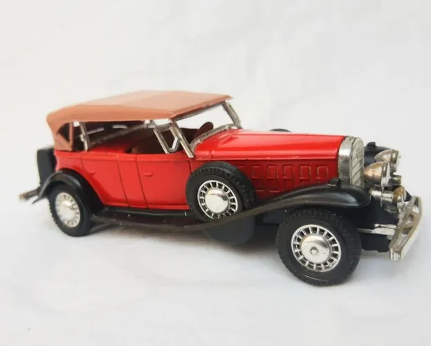 Miniatura *Guísval* Cadillac V16 <br>-1932 - <br> - esc 1:43 - Made in Spain.