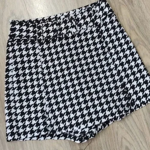 Short saia xadrez p e m. Tecido encorpado. Promoção