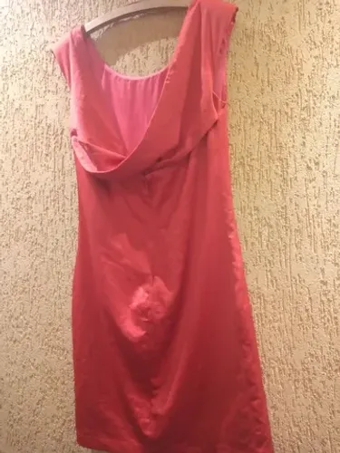 Vestido tubinho vermelho acetinado