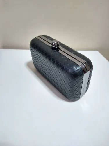 Bolsa de mão Clutch Courino Rígida Preta OBoticário 