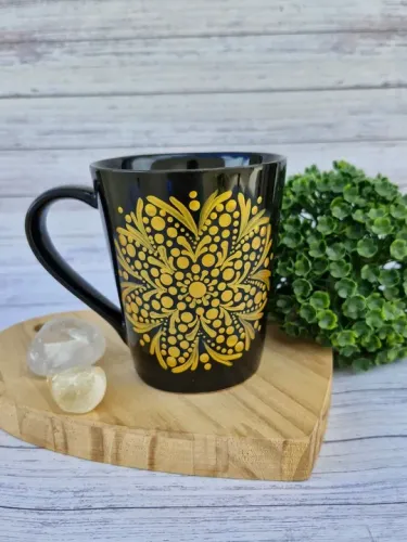 Caneca com mandala feita a mão - 250 ml