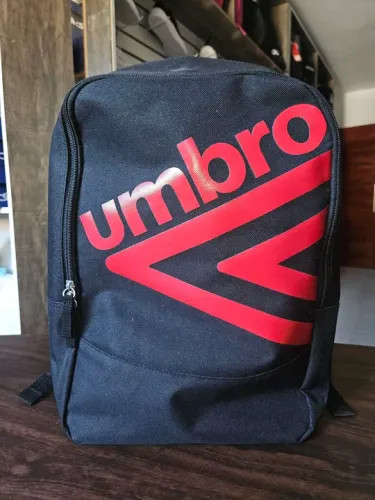 PROMOÇÃO MOCHILA ESPORTIVA UMBRO ORIGINAL -R$99.00 AVISTA. 