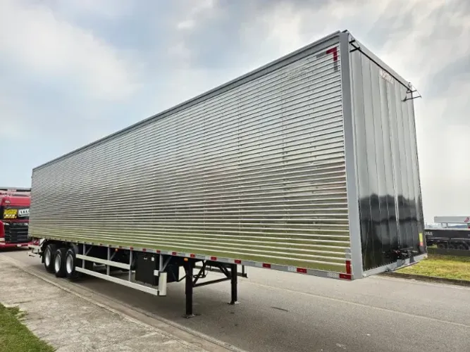 Carreta Baú Nostra Ano 2025 0km Pronta Entrega 15.40 x 2.90 com pneus novos 30 plts