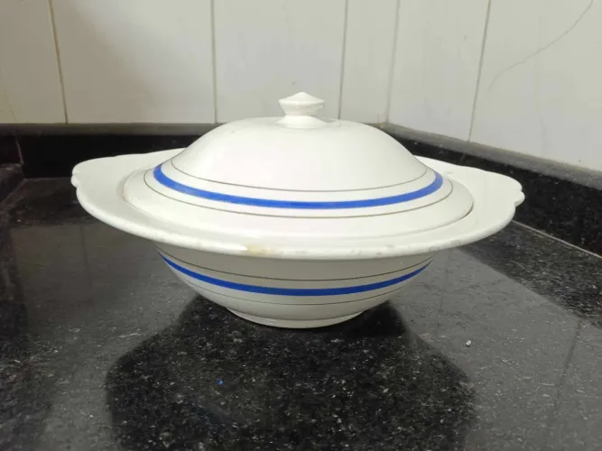 Sopeira Porcelana Branca e Azul Nadir