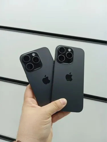 iPhone 15 pro black titanium
