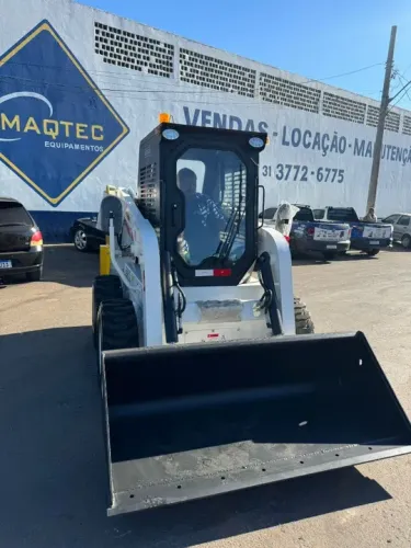 LOCAÇÃO DE MINI CARREGADEIRA 