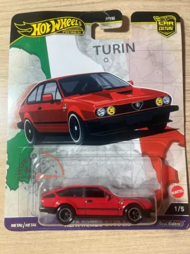 Hot Wheels Premium 1/64 Alfa Romeo GTV6 3.0 Cor Vermelha