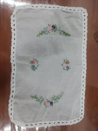 Cinco peças Crochê