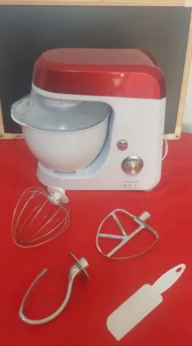 Batedeira Planetária Oster Perform Branca e Vermelha, 110v, 8 velocidades e 600W  