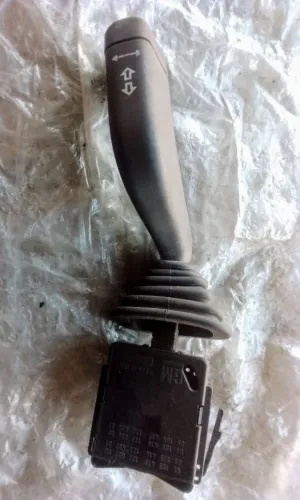 MERIVA/ CORSÃO/ MONTANA CHAVE/ COMANDO DE SETA 09185413