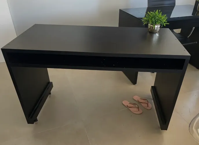 Mesa de escritorio em MDF - super resistente, pouco uso 4 unidades disponíveis 