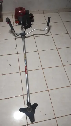 Vendo roçadeira semi nova 