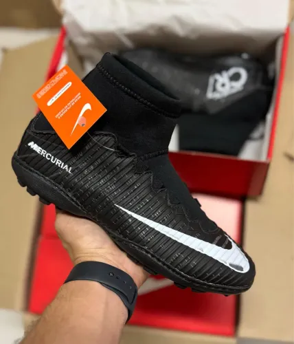 Chuteira botinha society 