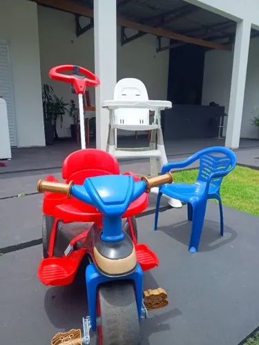  Cadeira de refeição + Carrinho + cadeira infantil 