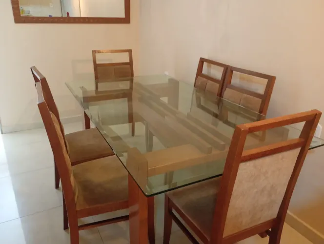 Mesa 6 lugares de madeira - Em excelente estado - 1,02 x 1,83m
