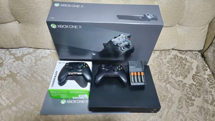 SOMENTE VENDA: Xbox One X 1 TB. Conservado.