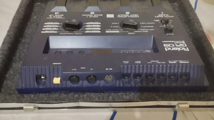 Pedaleira sintetizadora Roland GR9 com Gk3 