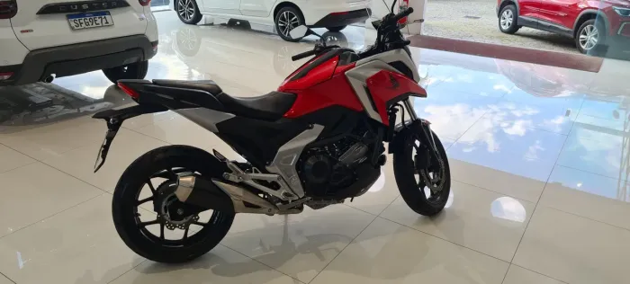 Honda NC 750 X com 6.063 Km !!!