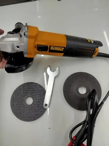Lixadeira Esmerilhadeira DEWALT
