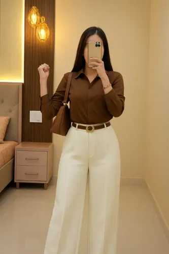Conjunto feminino de alfaiataria calça pantalona e camisa social para advogada corretora
