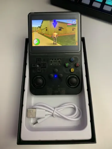 Console Portátil R36S, com 15086 Jogos - Retro Gamer! - Novo, lacrado. (Preto)