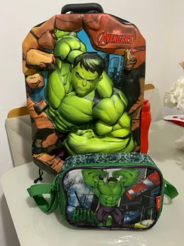 Mochila 3D + lancheira do Hulk