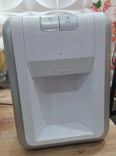 Geladeira de água para galão de até 20 litros _ electrolux 127v