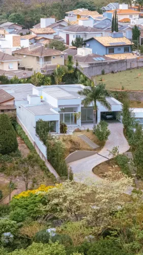 Casa à Venda no Condomínio Residencial Maison Blanche em Valinhos, no bairro Ortizes.
