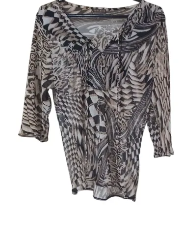 Blusa Feminina Estampada com Detalhe LINDA!