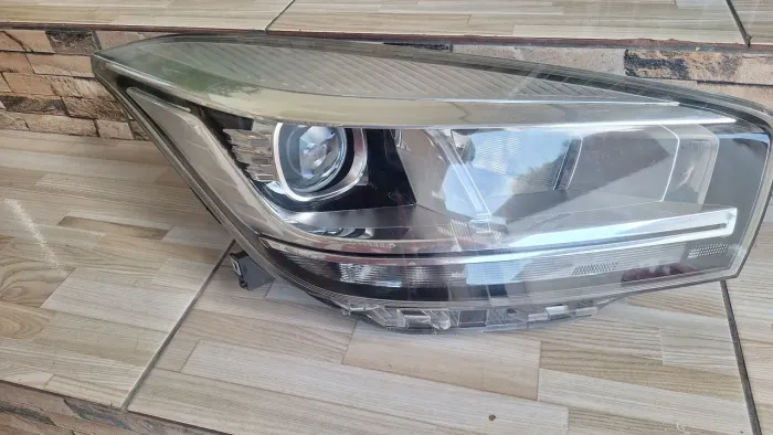 Farol Tiggo 5