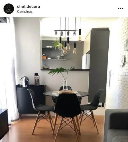 Conjunto mesa e cadeiras