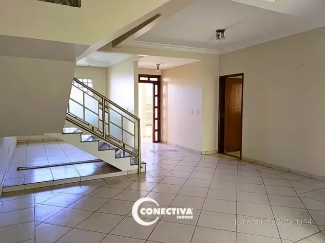 Sobrado Comercial à Venda no Setor Nova Suiça Goiânia