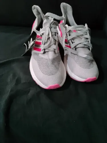 Tênis feminino tamanho 34