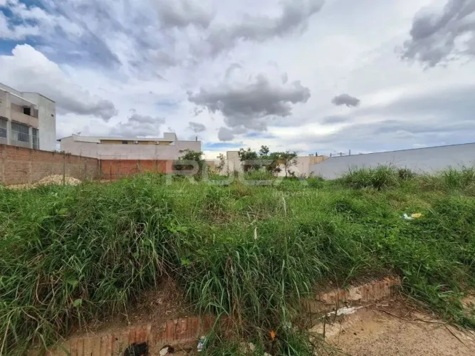Venda de Terreno / Lote na cidade de São Carlos