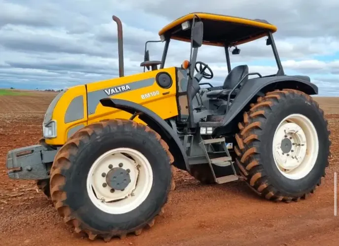 Trator Valtra BM100