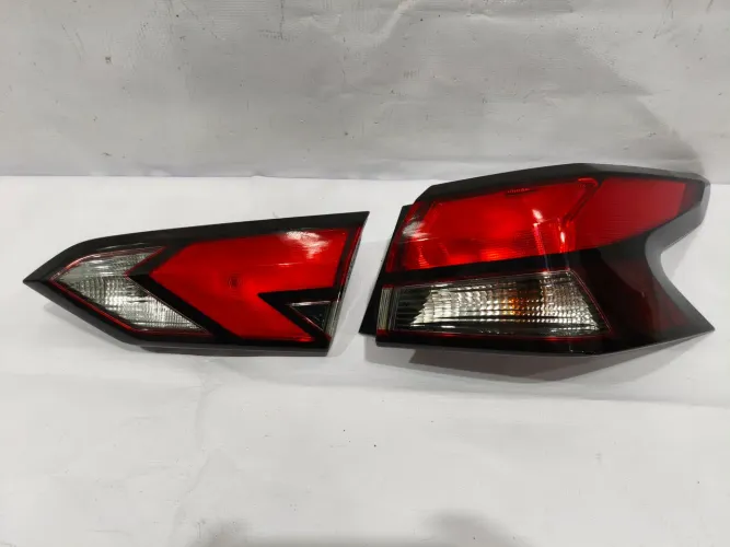 Lanterna Direita Nissan Versa 2020 A 2026 Original