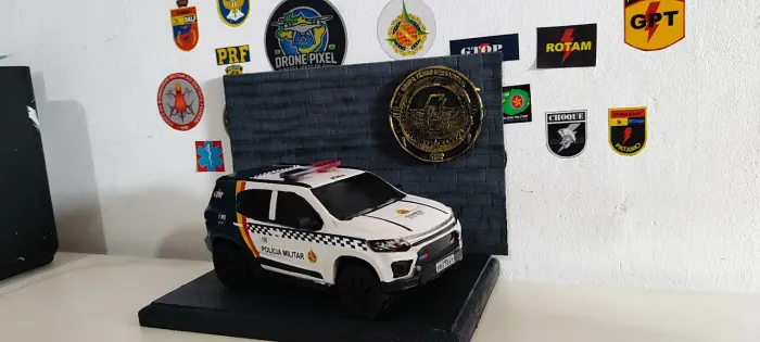 Miniatura Trailblazer da Polícia