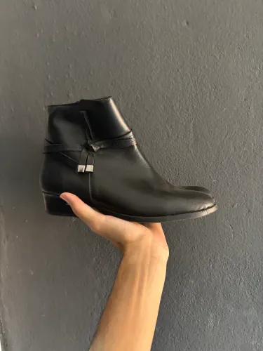 Bota de cano curto preta