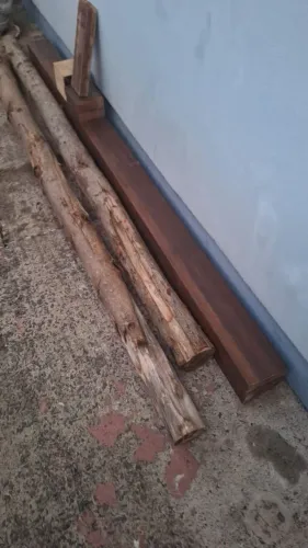 Escoras de Eucalipto e Pilar de Angelim