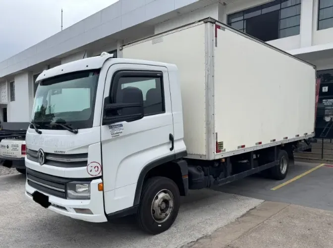 VW 11.180 DRC 4X2 - 21/22 - BAÚ