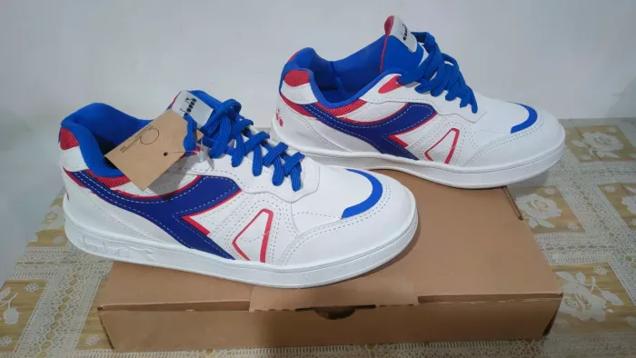 Tênis  Diadora original, nunca usado, comprado na loja serve 38