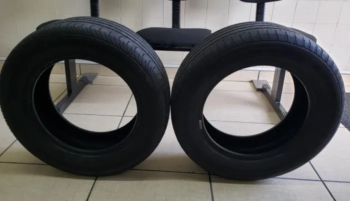 Pneu goodyear eagle sport aro 15 205/60/R15  em ótimo estado particular 