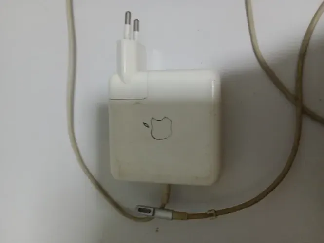 Carregador original MacBook