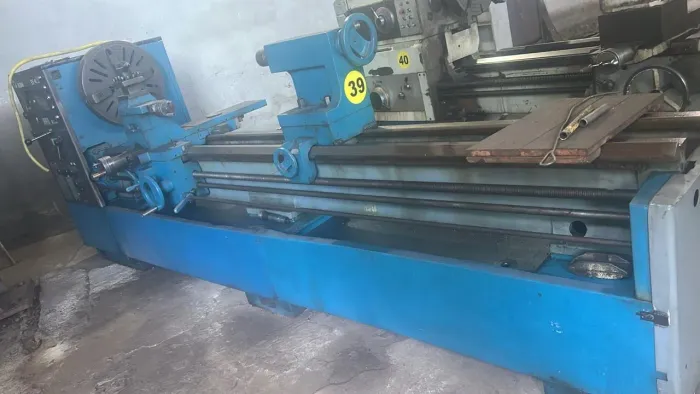 Vendo Torno Bom Dia estou vendendo esta máquina Romi de 3 metros de barramento passa 800