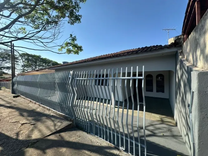Venda - Duas residências no Parque Residencial Tuiuti em Maringá