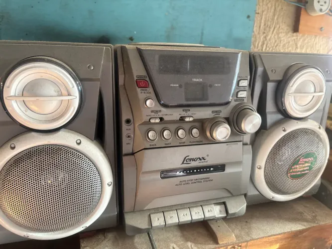 Rádio toca fita e cd portátil Lenoxx sound