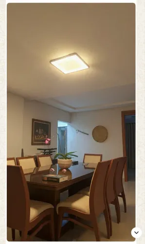 Mesa em madeira com vidro