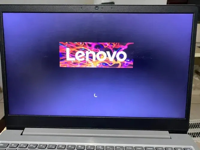 Notebook Lenovo amd ryzen 5 3500u with radeon vega mobile gfx (2.10 ghz)