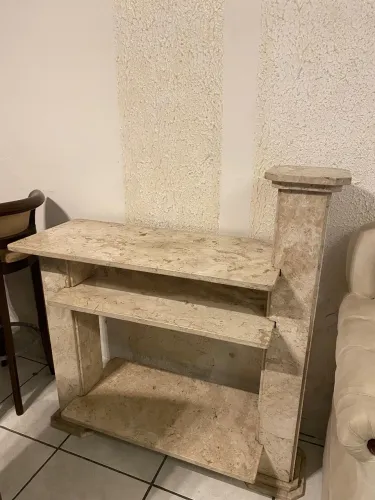Estante de mármore