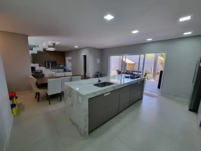 Casa à venda em Nova Odessa, Jardim Maria Helena, com 3 suítes, com 245 m²